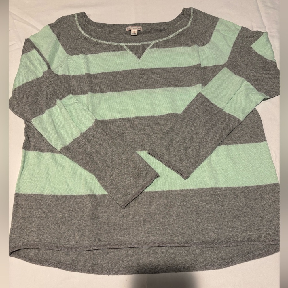 GAP Gray and Green Crew Neck Sweater Relaxed Fit